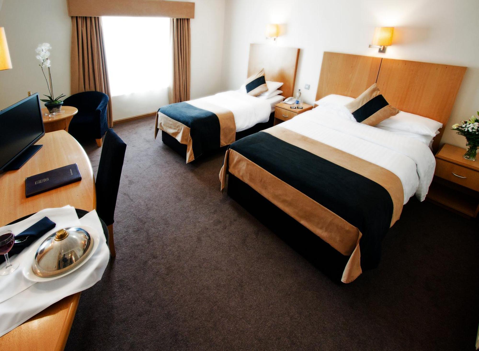 La Mon Hotel & Country Club Castlereagh Buitenkant foto